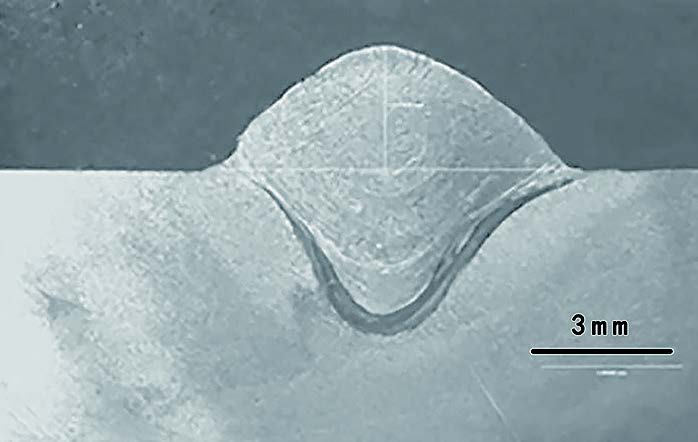 焊縫下方的深色區(qū)域顯示出良好的 MIG 焊縫的深度熔深和完全熔合。